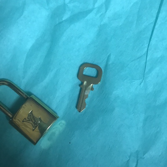 AUTHENTIC LOUIS VUITTON LOCK & KEY #329 - Picture 5 of 7